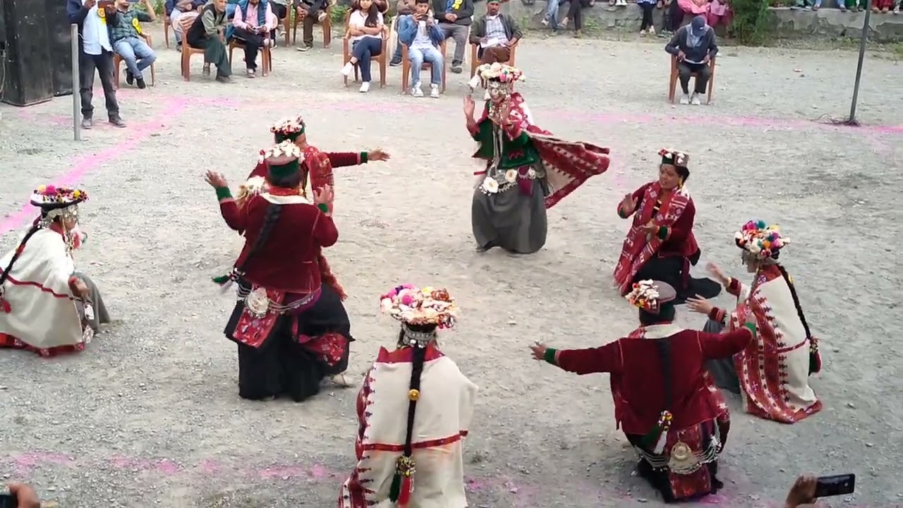 BEUTIFUL FLOK DANCE AT GIABONG, BY MANE CLUB THANGI like share and subscribe please