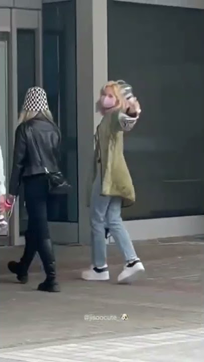 Lisa at gidle concert so cute 🐥✨😆#lisa #minnie #miyoen #blackpink #gidle