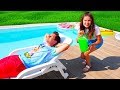 SCHERZO SLIME IN PISCINA!