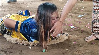 Penari Cantik Kesurupan