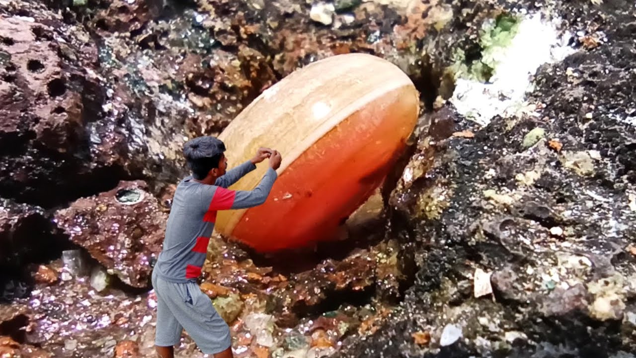 i found in volcanic rock diamond amethyst crystal agate gems ! Finding diamond gem in volcano