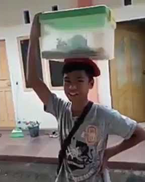 Video lucu penjual Nasi Kuning dengan suara merdunya...!!!