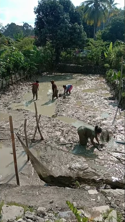 Bermain Lumpur Mencari Sidik
