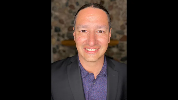 Ojibwe Word of the Day Nanaandawi'iwe. ᓇᓈᓐdᐊᐎᐦᐃᐌ᙮ 'S/he heals, doctors people.'