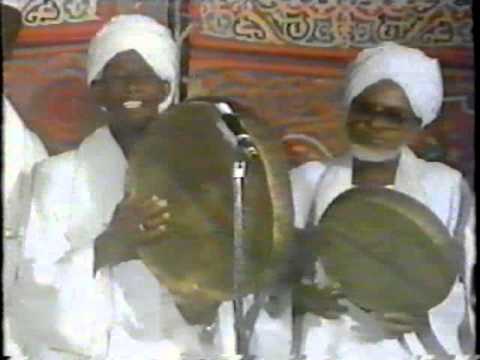 الشريف زين العابدين و علي الشاعر مدحة الصلاة والسلام ترضي النبي الأوآب ساحة المولد في الثمانينات