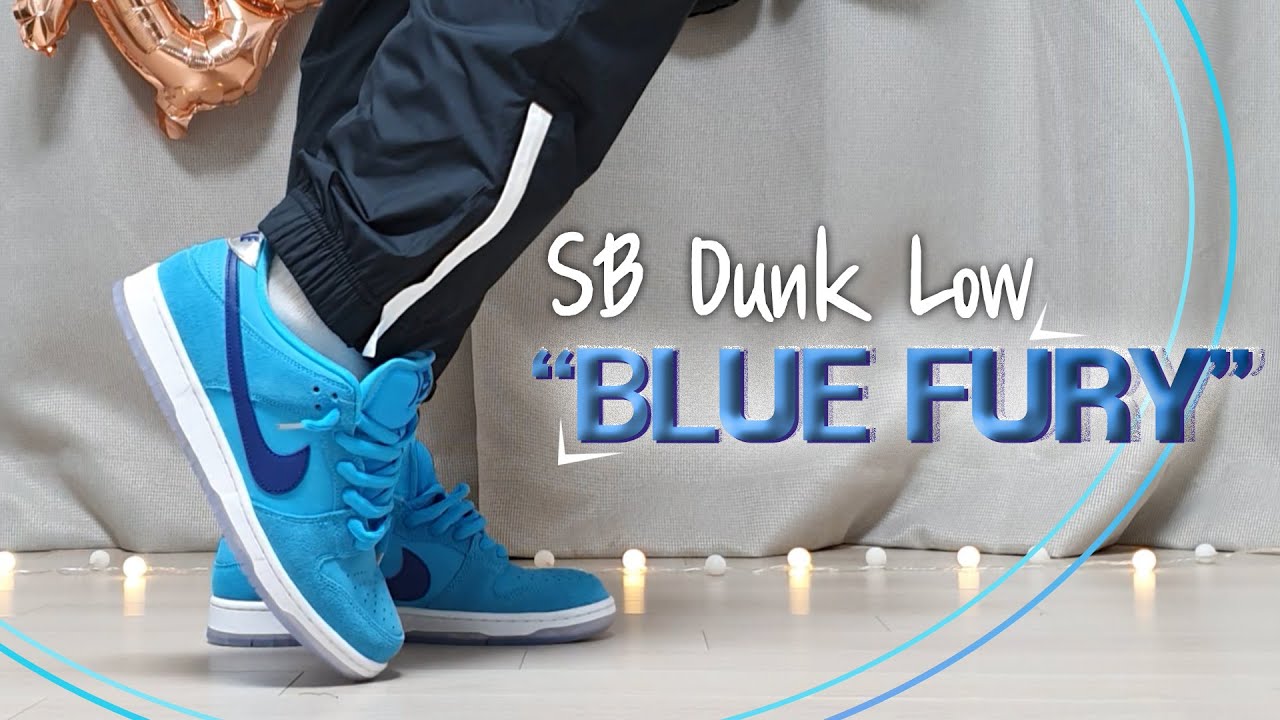 sb dunk blue fury on feet