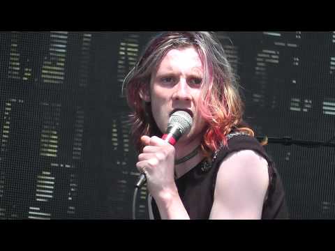 Foxygen- On blue mountain live Coachella 2014