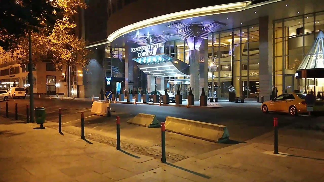 Körbesétáltam az üres Erzsébet teret csütörtök hajnalban! Ilyen Budapest buli tere emberek nélkül