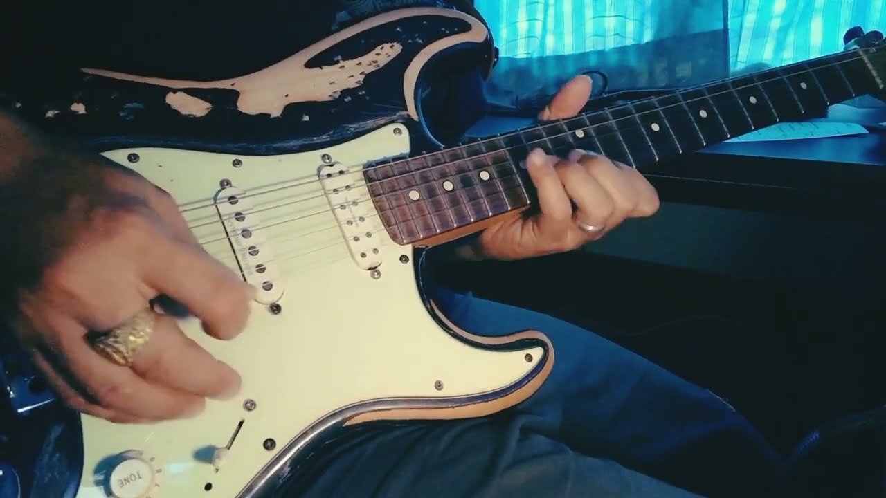 Test Record Solo Guitar " Dance In The Castle Of Paranoid In 1984 " Made Video With Record My Song