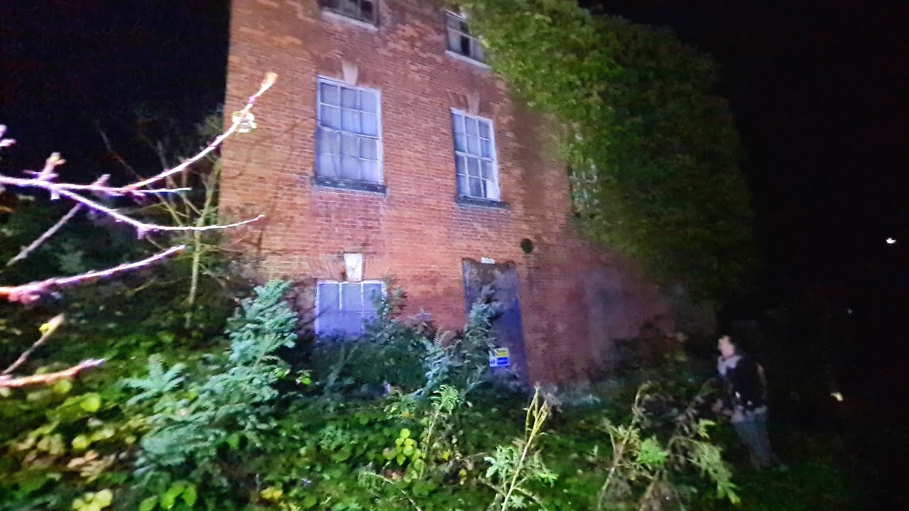 WE FOUND an ABANDONED HAWKESBURY MANSION HIDDEN in the UK EVERYTHING LEFT - Abandoned Places UK
