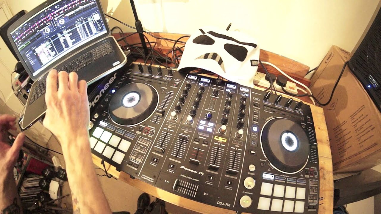 DJ LESSON ON MIXING HOUSE IN TO DRUM AND BASS NOT FOR THE FAINTHEARTED