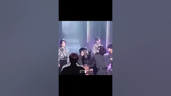 his whole body was falling into scoups arms🙉 #jeongcheol #jeonghan #scoups #fearless#seventeen