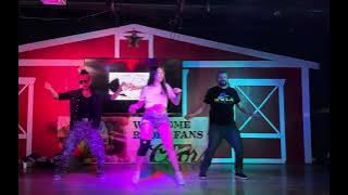 Drop that booty down low Line Dance