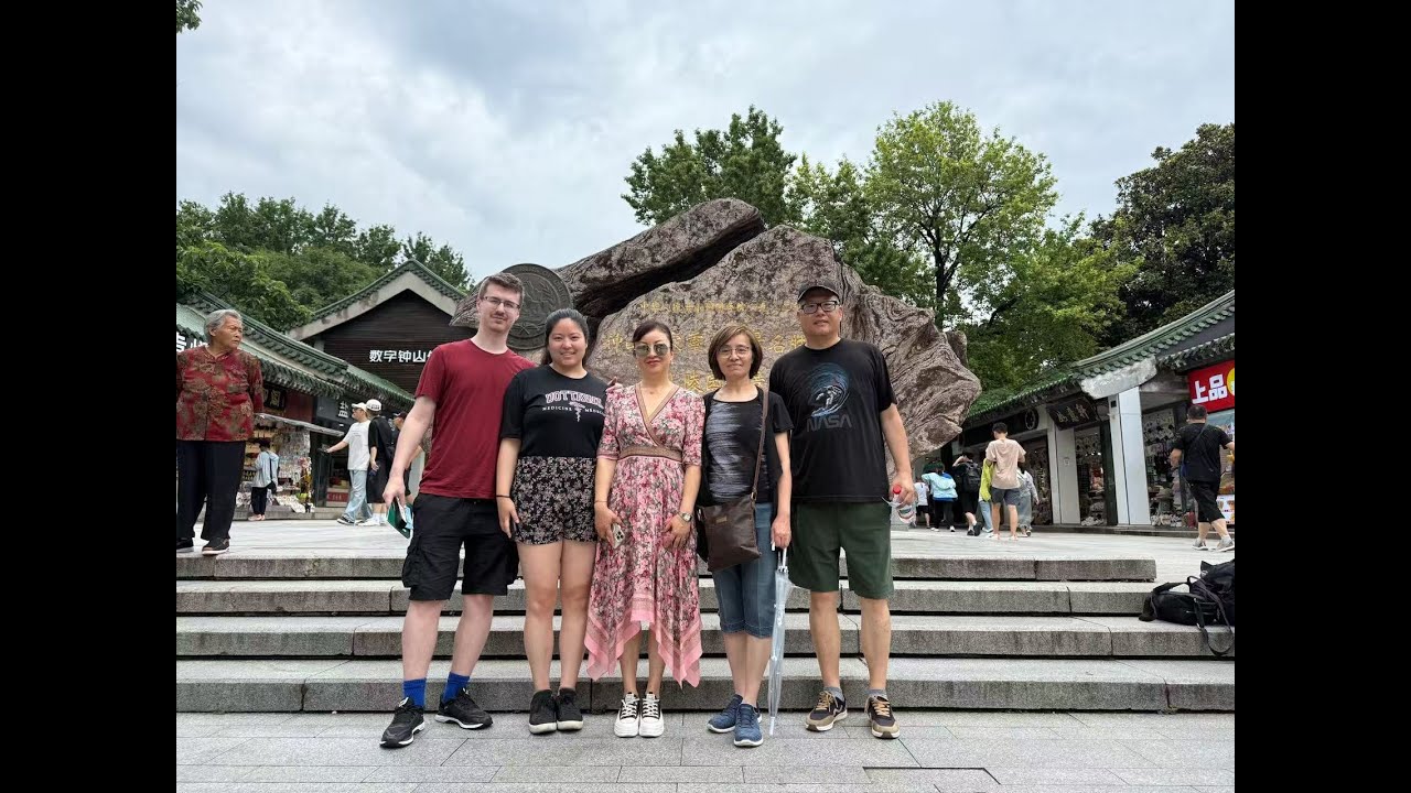 (142) China 2025 - Part 9: Nanjing, Purple M, Sun Yat Sen Mausoleum, Meiling Palace, Lunch, train