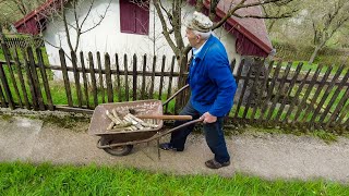 'I'M WEAKER AFTER SON'S DEPARTURE!'  Grandfather JUSO chops wood every day!