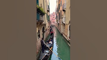 Venice serving lewks #italy #travel #venice #minivlog #travelvlog #europe #solo #italia #historical