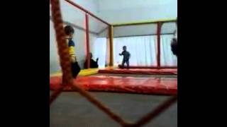 Trambolinde Zıplayan Çocuğun Acı Sonu