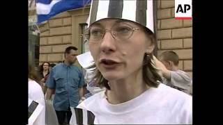 Protest outside US embassy over arrest of Cubans