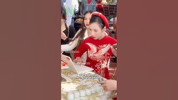 Đang đám cưới nhưng cô dâu vẫn bị khách dí