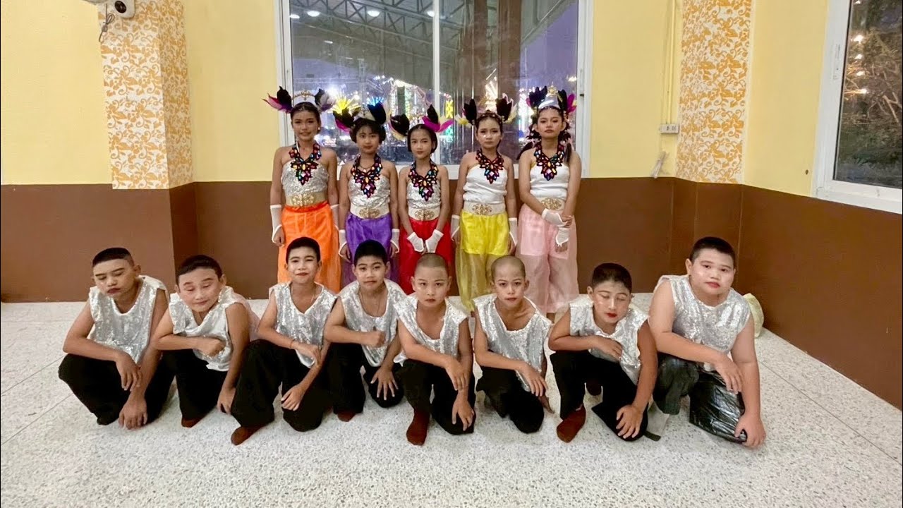 ชั้นประถมศึกษาปีที่ 4 ชุดการแสดง หุ่นยนต์ตบมุข