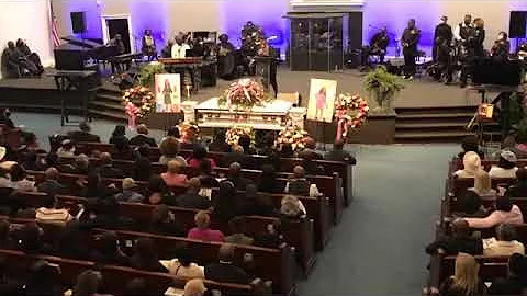 Rhonda McFadden singing at #TaylorTheRealto...  Ho...