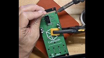 C.K. builds a 4VCLFO kit from Cubusynth, eurorack