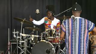 Atongo Zimba - Bawa yele (Live Performance) Resimi