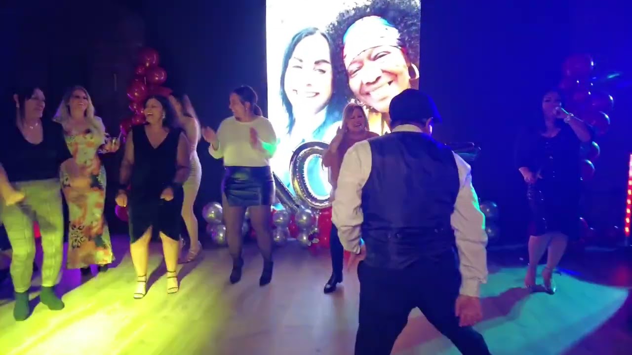 Comunidad, Celebración y José Ramírez Rompiéndola en la Pista