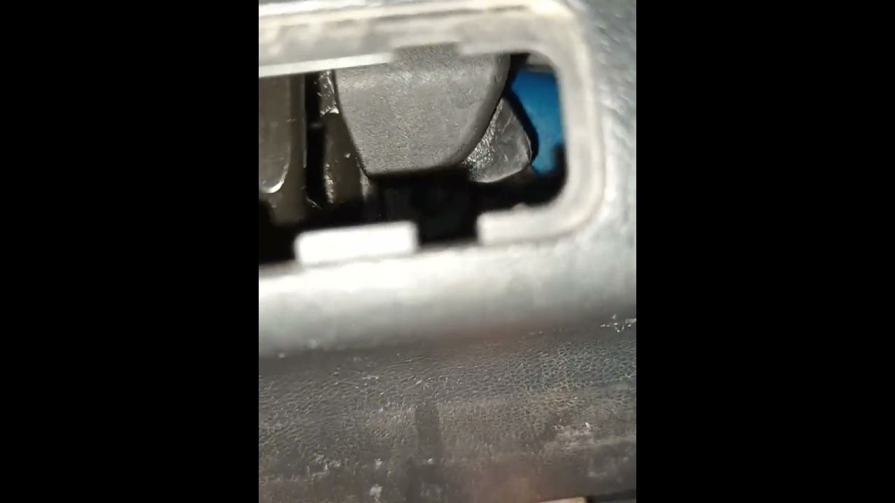 Núdzové otvorenie batožinového veka , ako otvoriť zadný kufor z vnútra  vozidla . - YouTube