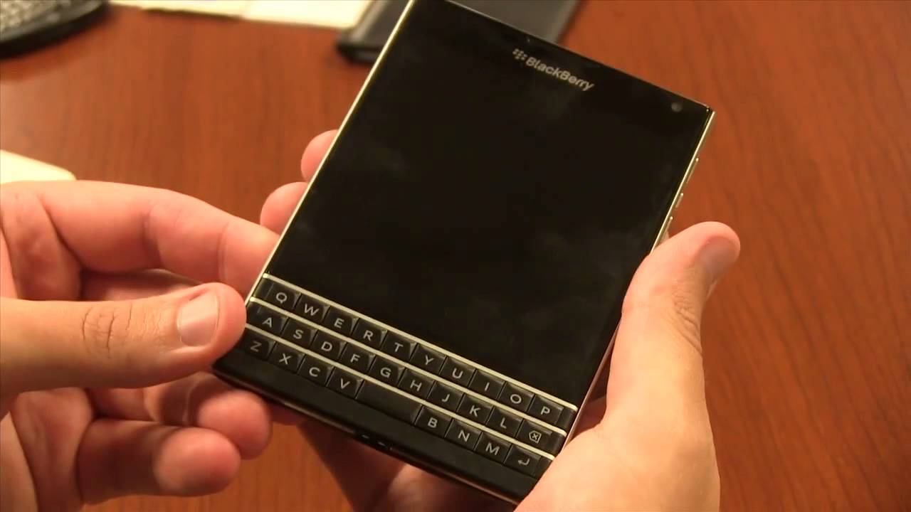 5 Minutes Up Close with BlackBerry Passport - YouTube