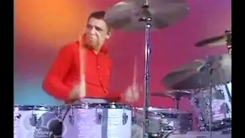The Muppet Show - Buddy Rich vs Animal Drum Battle