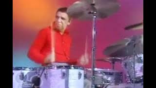 The Muppet Show - Buddy Rich vs Animal Drum Battle