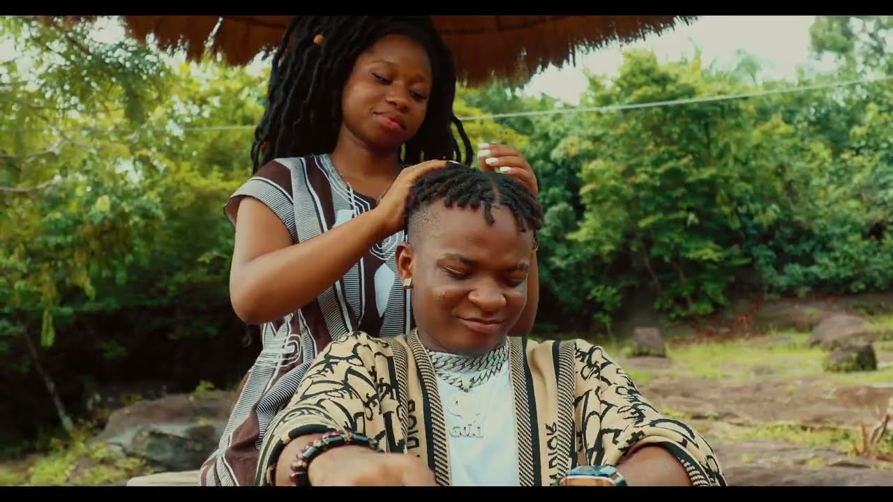 在 YouTube 上观看 Ab 6ylla Tu Es La Seule (clip officiel) By Diallo  Production 2024