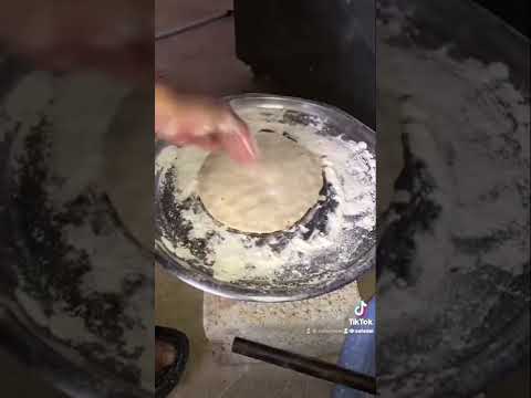 فطاير كشك فطاير زعتر فطاير سبانخ فطاير سورية فطاير معجنات فطاير لحمة سمبوسك كيف اعجن طريقة العجين