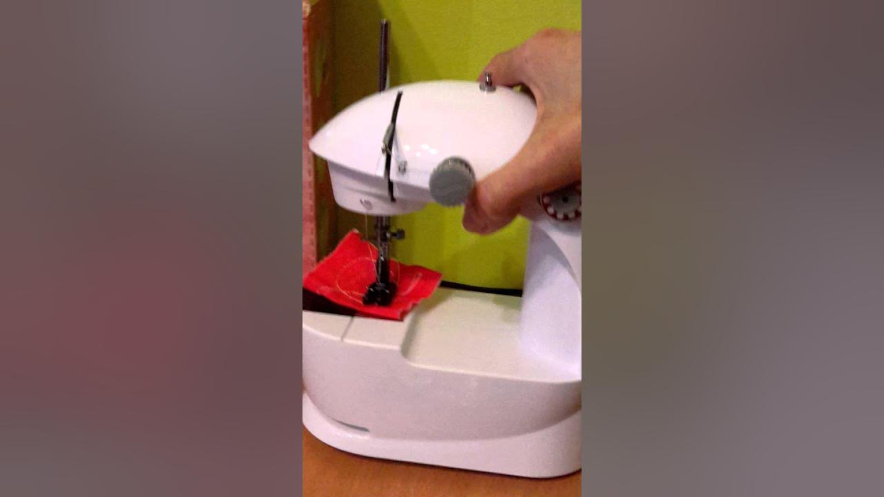 Швейная машинка мини sew sew. Мини швейная машинка ручная sun. Портативная мини швейная машинка. Ручная швейная машинка мини хэнди стич. Ручная швейная машинка singer handy stitch.