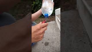 Como hacer un sistema de riego por goteo con una botella plástica by Eduar Beltran 17,043 views 10 months ago 1 minute, 42 seconds