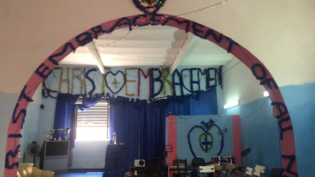 Le immagini della chiesa Pentecostale sorta a Foggia