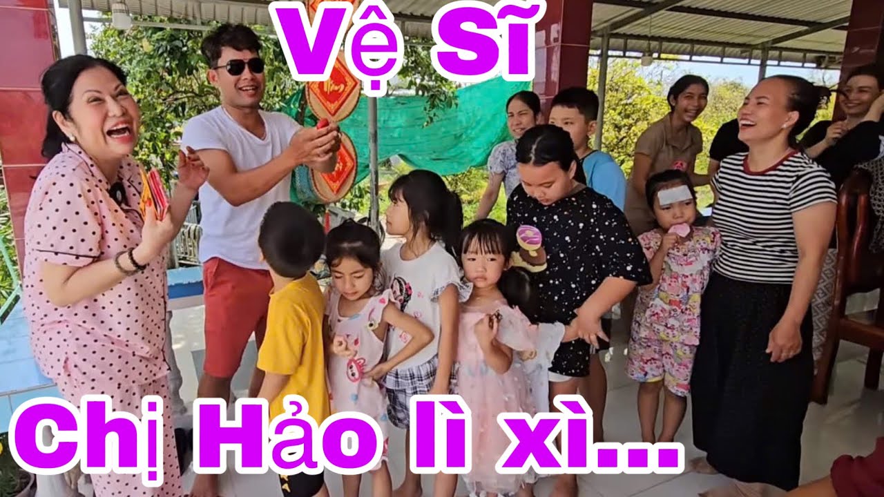 «Телохранитель», охраняющий большую семью, получает от госпожи Хао счастливые красные конверты.