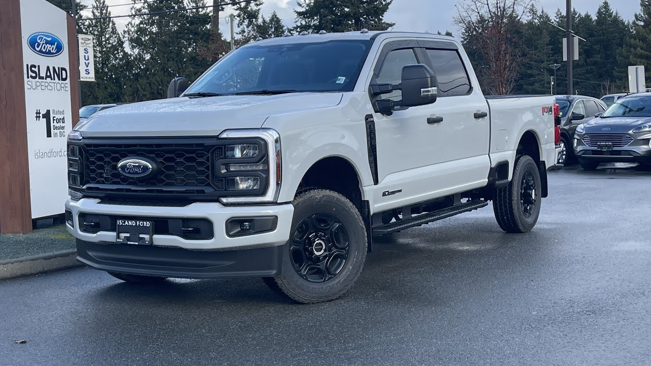 Обзор Ford F-350 STX 2026 года с обивкой кузова, ступенькой на заднюю дверь и подножками | Island...