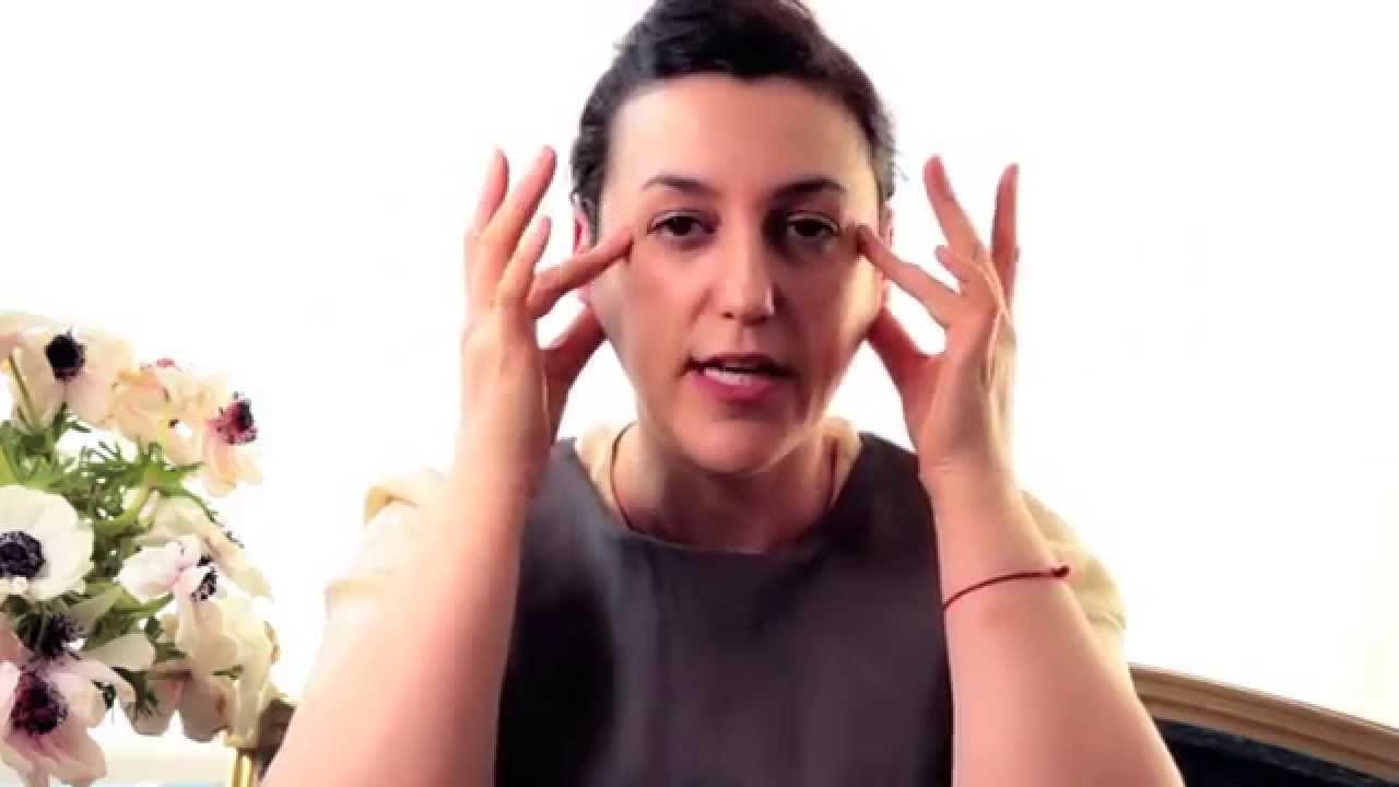 Alexandra Soveral Advises On Proper Face Massage The Simplest Technique For Calming The Skin Preventing Wrink Face Massage Facial Massage Steps Facial Massage Alexandra Soveral Advises On Proper Face Massage The Simplest Technique For Calming The Skin Preventing Wrink Face Massage Facial Massage Steps Facial Massage