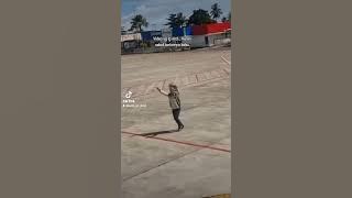 Video Viral yang Kerenn ..Petugas Bandara  Menari di Bandara  (Biak,Papua)