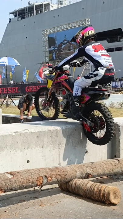 mesin nyantol dibeton #shortsvideo #motortrail #motocross