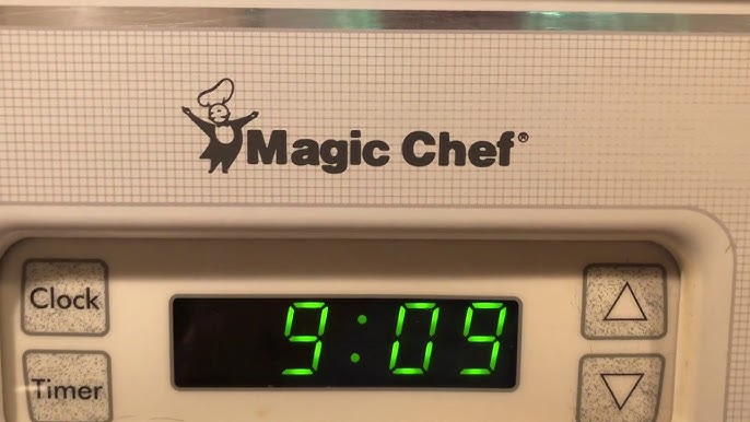 Magic Chef 9112WUV 24 Inch Single Gas Wall Oven with Lower Broiler, 2  Anti-Tip Oven Racks, Porcelain Enamel Broiler Pan, Electronic Pilotless  Ignition and Electronic Clock with Timer: White/Straight Handle