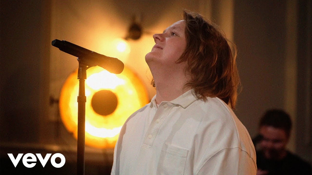 Fans praise Lewis Capaldi for continuing song amid Tourette's ...