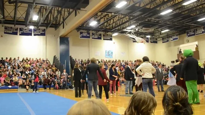 Teachers dance to Gangnam Style