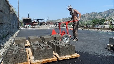 Wood pallet for block making machines