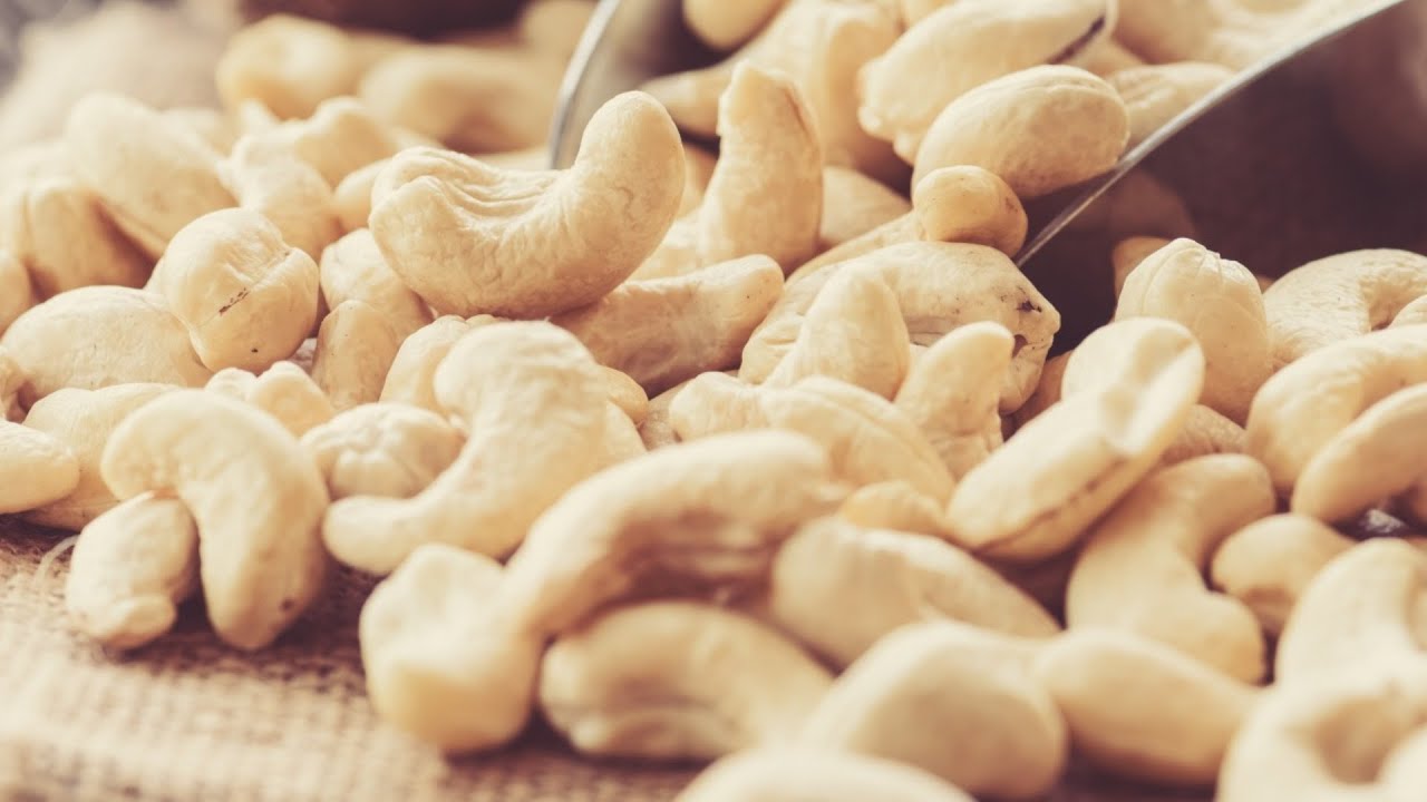 Major Side Effects Of Eating Too Many Cashews: Beware of Overeating