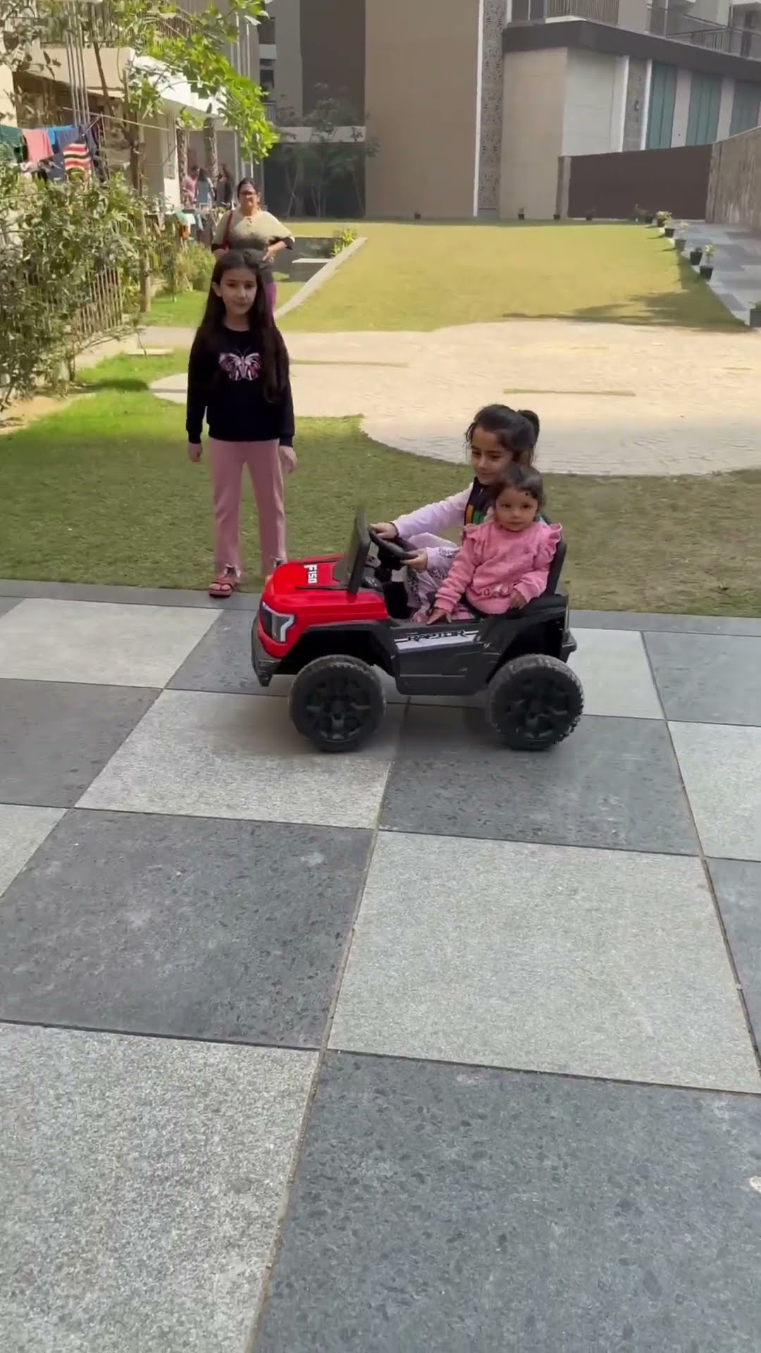 Tinku ne gaadi Kaisi park kari
