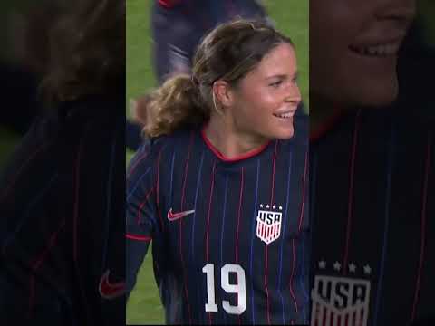 Sears gets USWNT's opening score⚽🦅