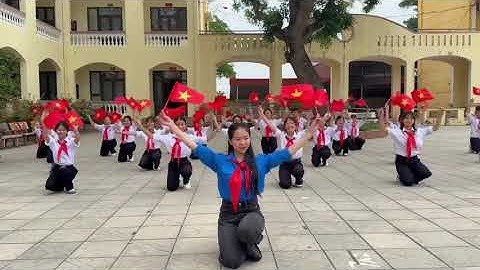 Đồng diễn sân trường